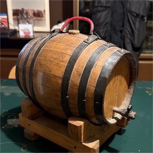 Botte per vino legno con - botte, in